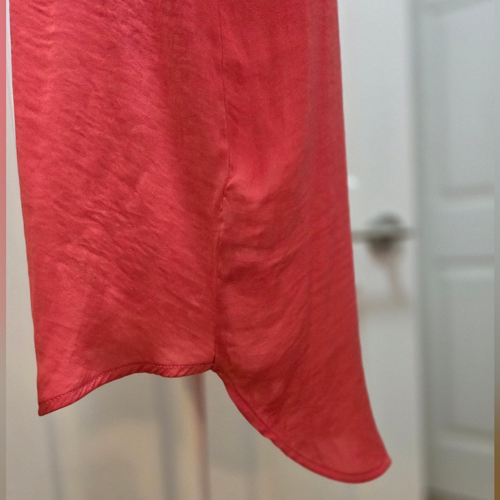 Vera Wang, Women's V-Neck Coral Short Sleeve Top. Med. - Picture 2 of 16